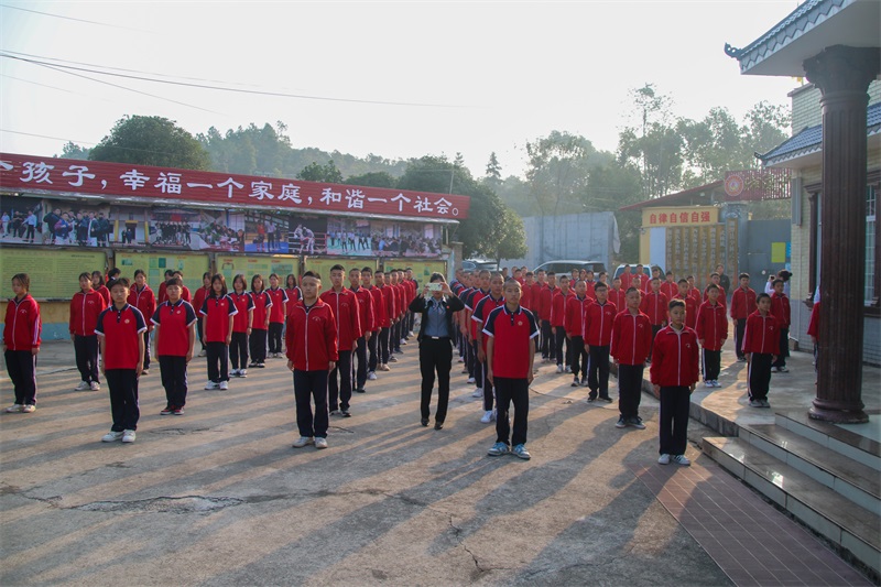 警惕早戀危害，及時(shí)矯正孩子成長軌跡 —— 致家長的一封信